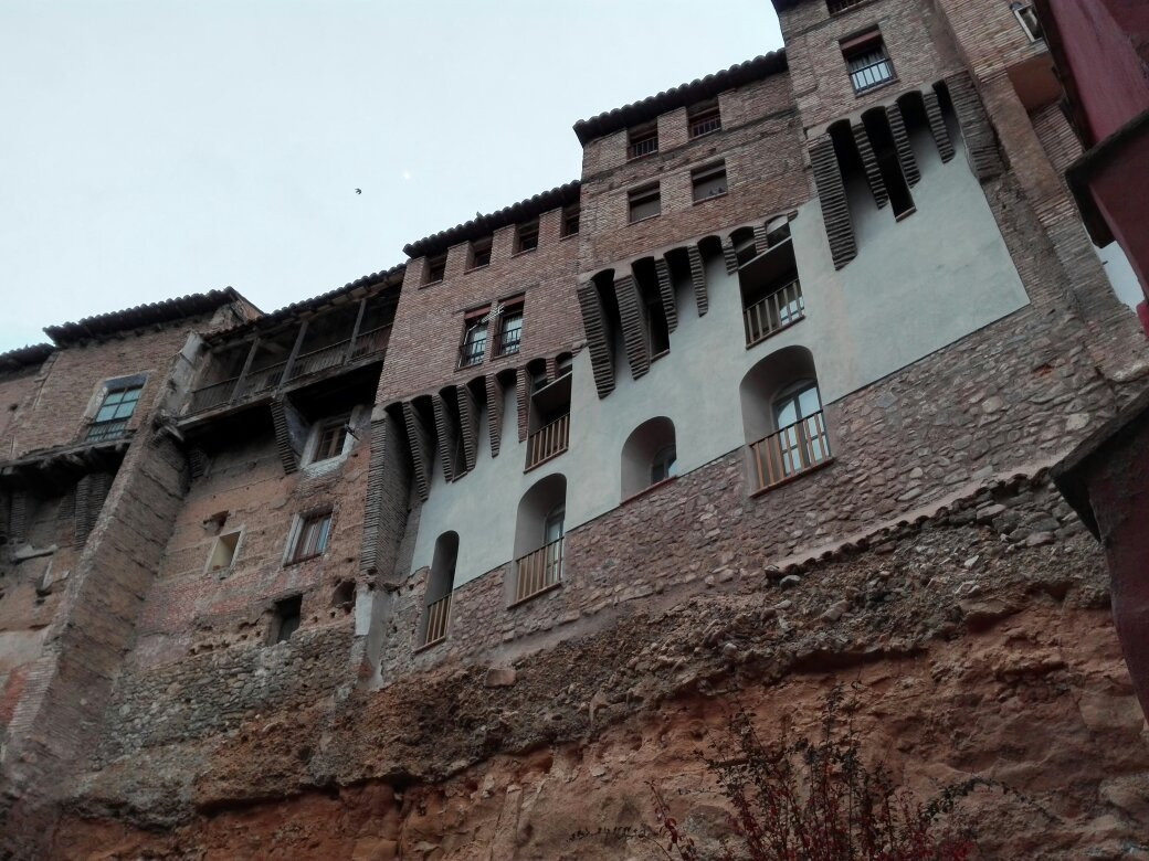 El Barrio de la Judería - Judería y Casas Colgadas景点图片