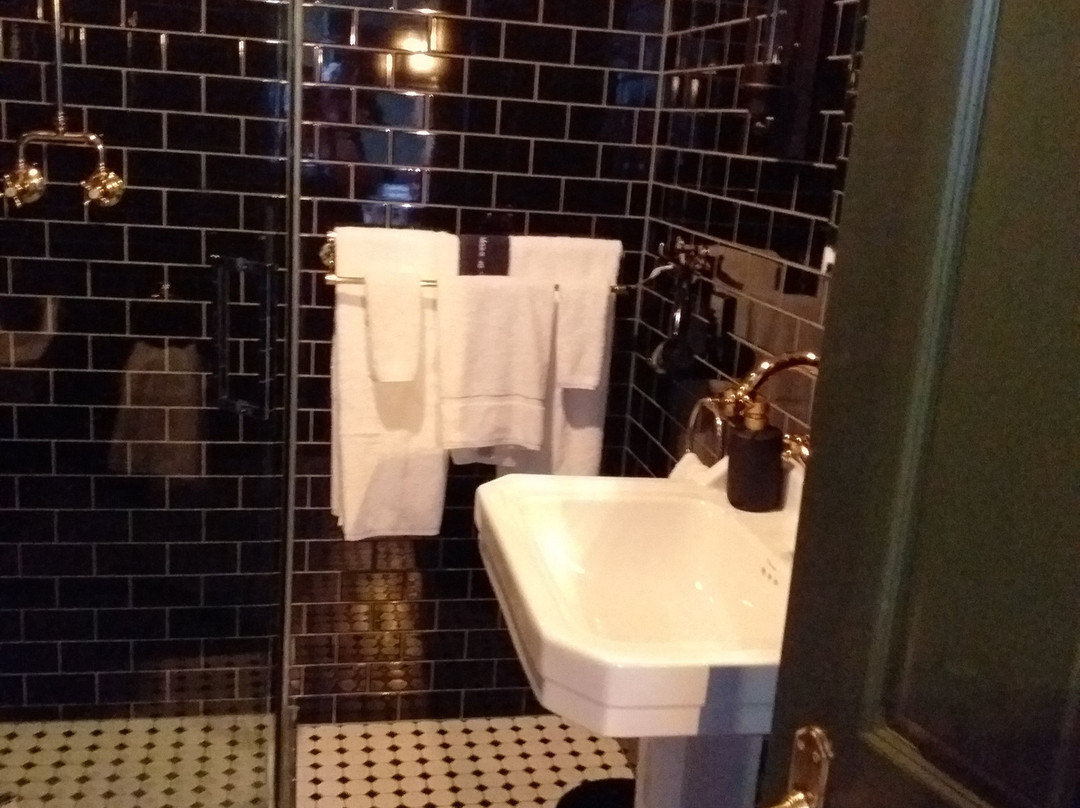 The Royal Hotel主图