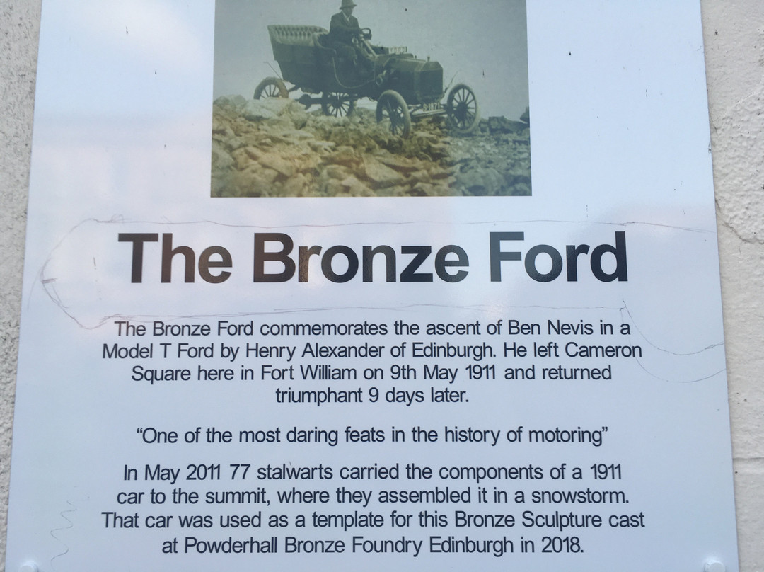 Bronze Ford Model T景点图片