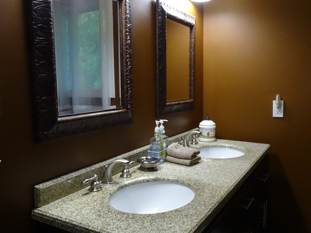 Bear & Butterfly Bed and Breakfast主图