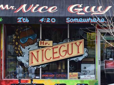 Pine Lawn旅游景点-Mr. Nice Guy