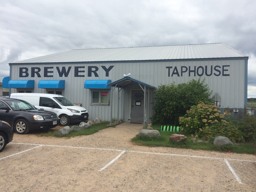 伊格尔里弗旅游景点-Tribute Brewery and Taphouse