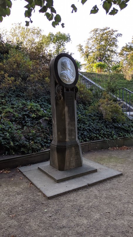 Böttger Denkmal-德累斯顿必去景点