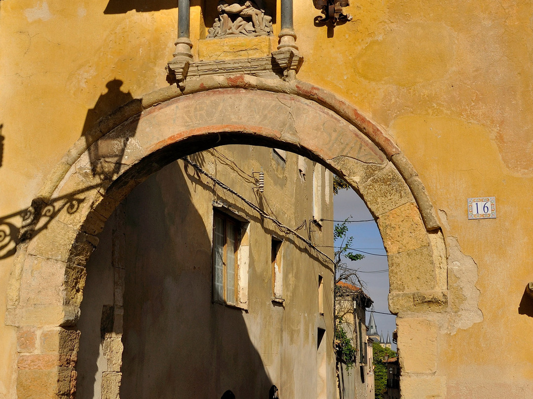 El Arco de La Claustra-塞哥维亚必去景点
