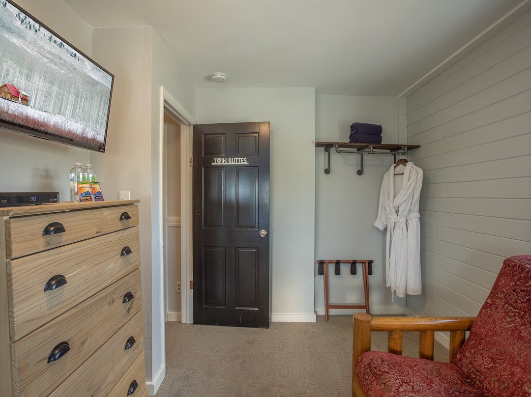 Purple Mountain Bed & Breakfast and Spa主图