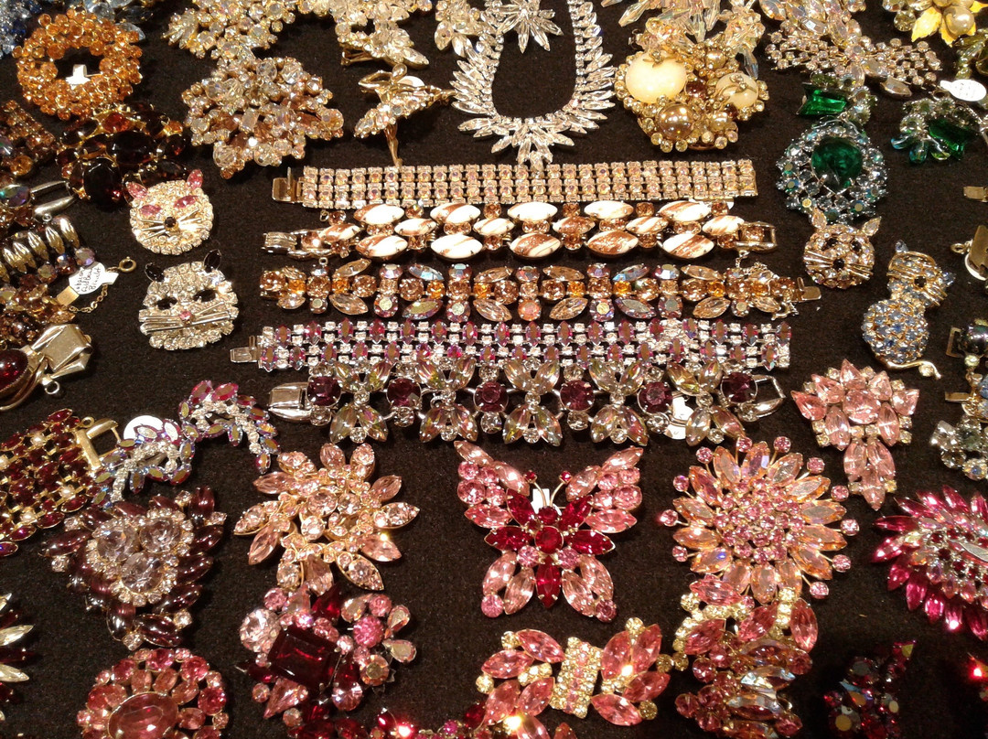 Old Ridge Antiques-St. Stephen必去景点