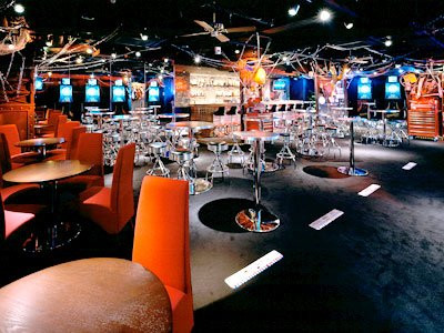 ダイニングダーツバーBee三宮店