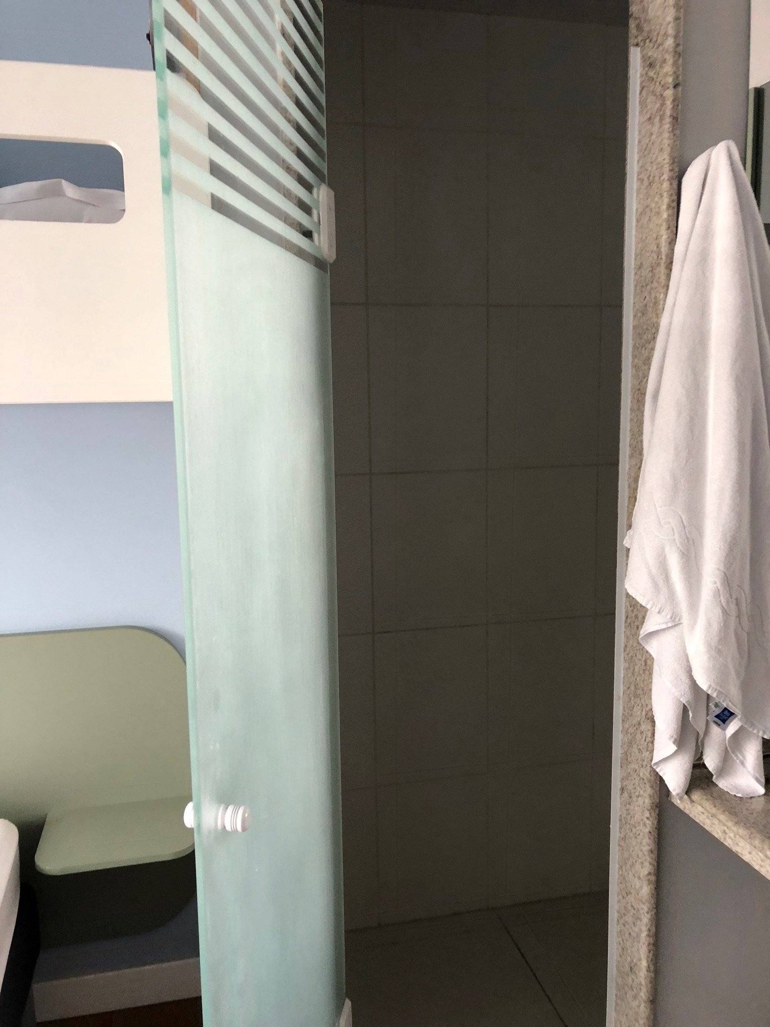 容迪亚伊购物中心宜必思快捷酒店-浴室