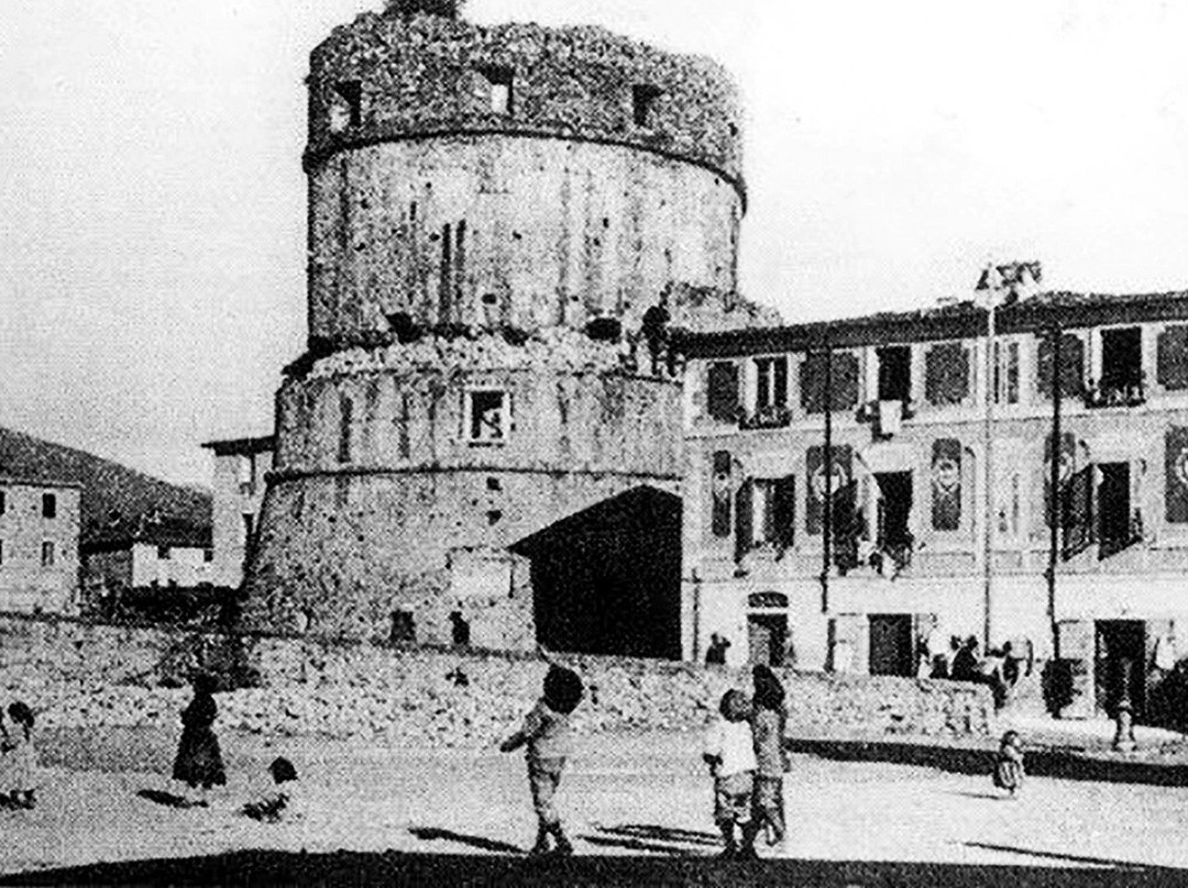 Torre di Castruccio-卡拉拉必去景点