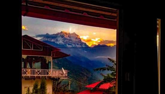 The Village Retreat主图