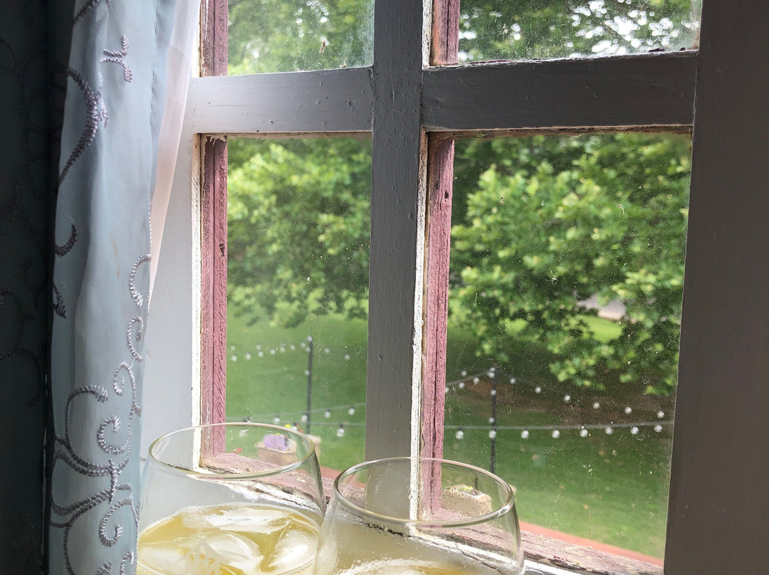 Hilltop Manor Bed & Breakfast主图