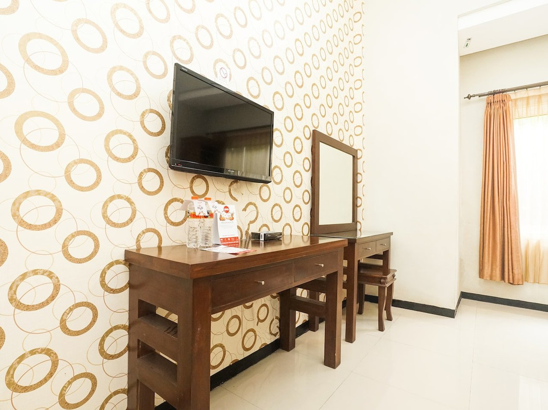 OYO 282 Putri Utari Guest House主图