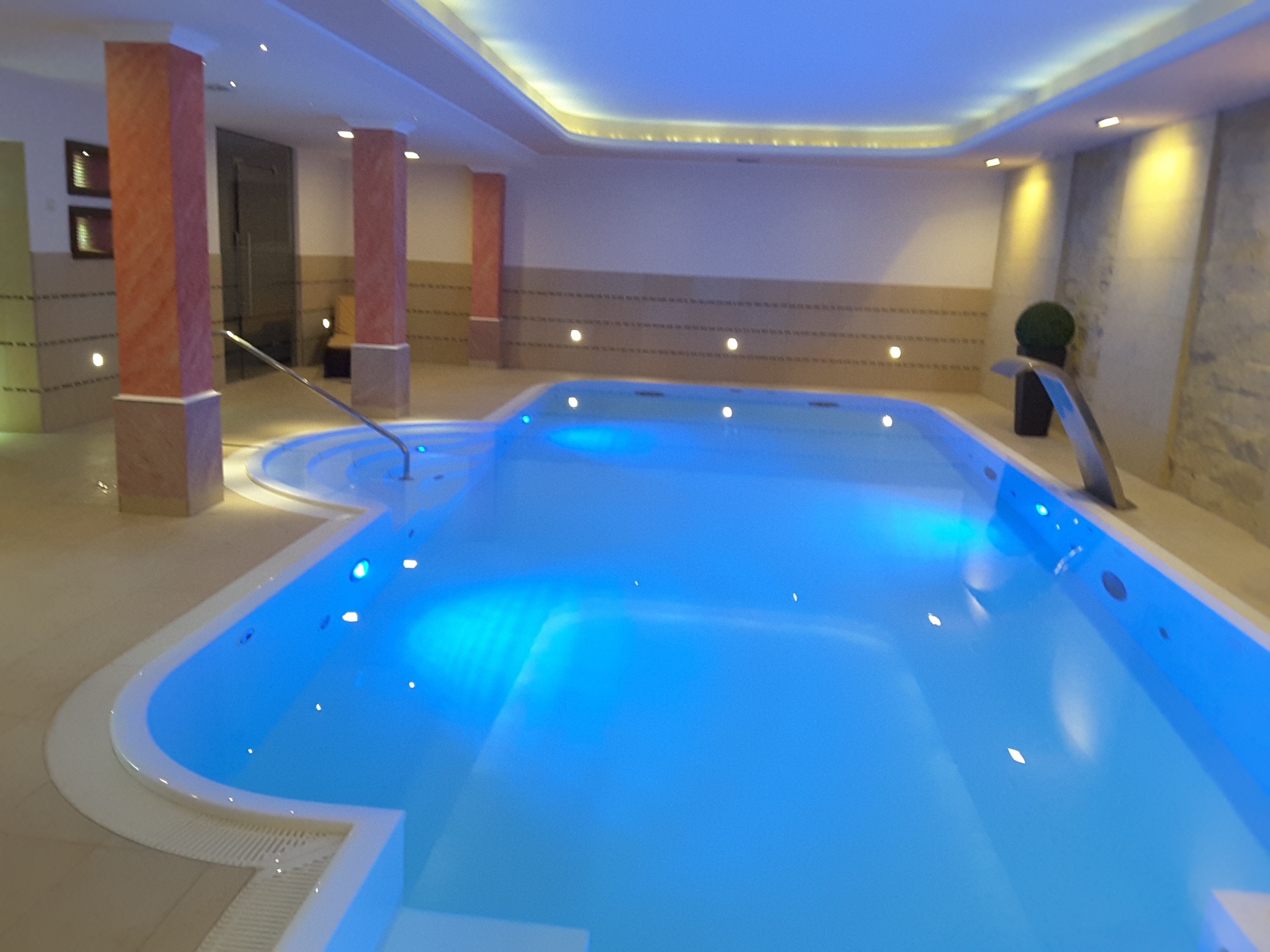 Romantik Posthotel-泳池