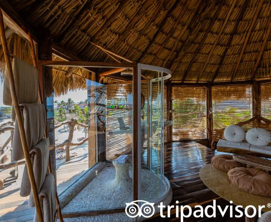 阿祖里克生态度假酒店主图