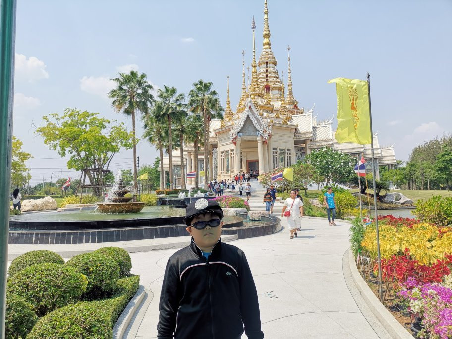 Lan Boon Mahawihan Somdet Phra Buddhacharn景点图片