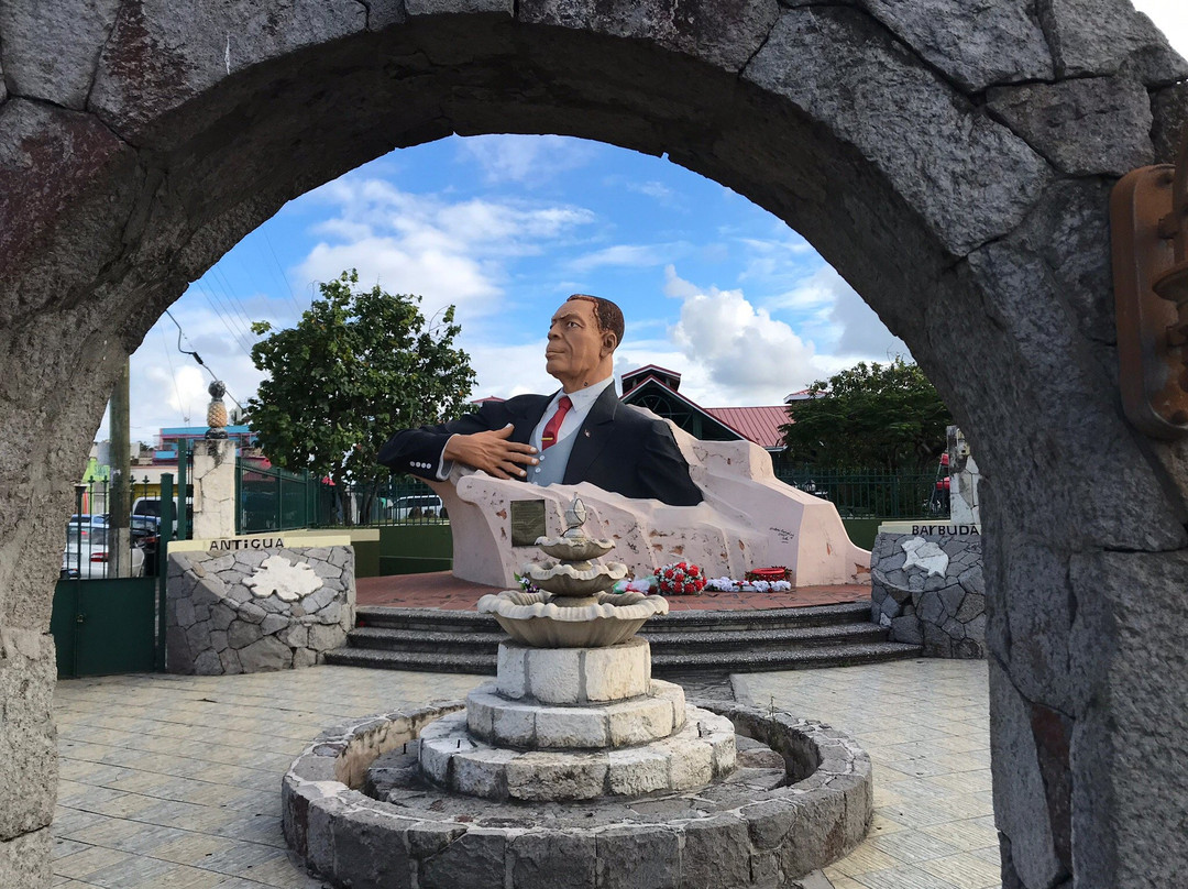 V C Bird Monument-圣 约翰必去景点