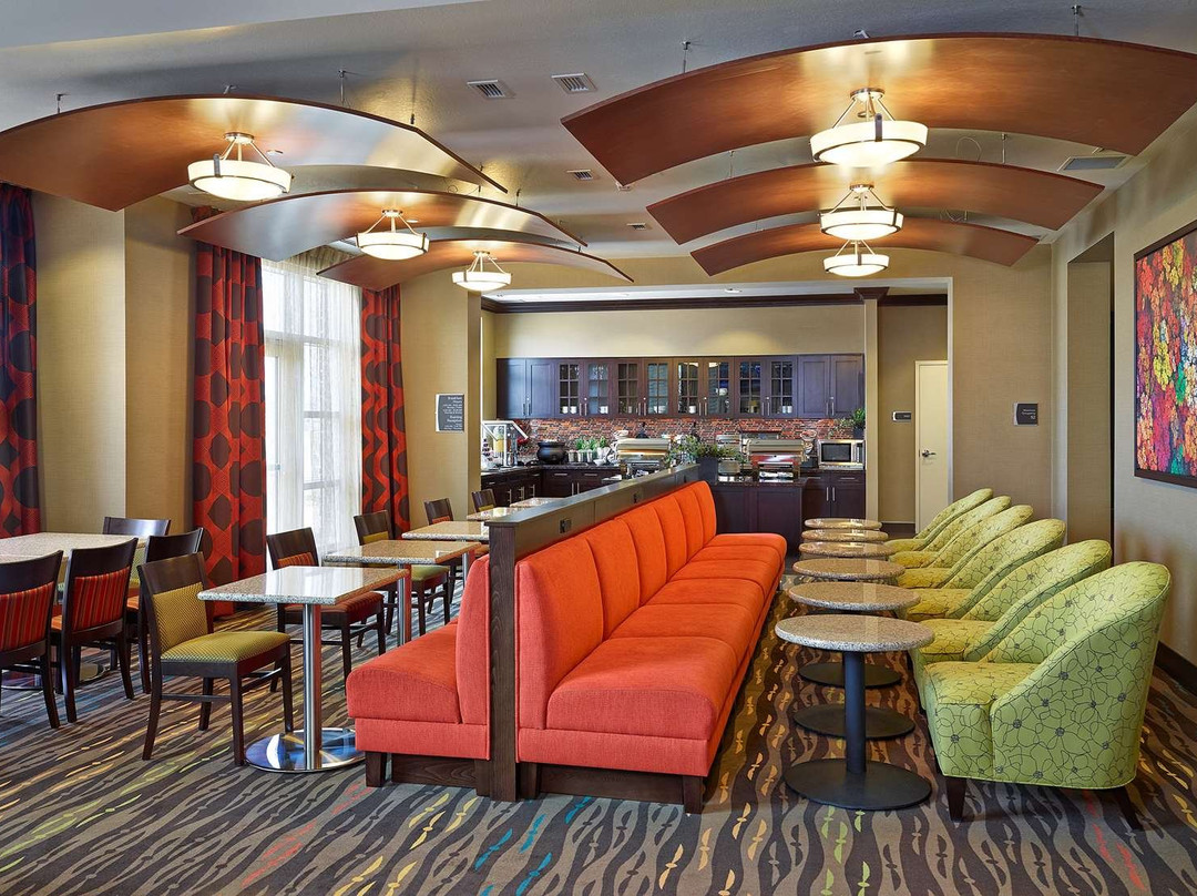 Homewood Suites by Hilton® Calgary-Airport, Alberta, Canada主图