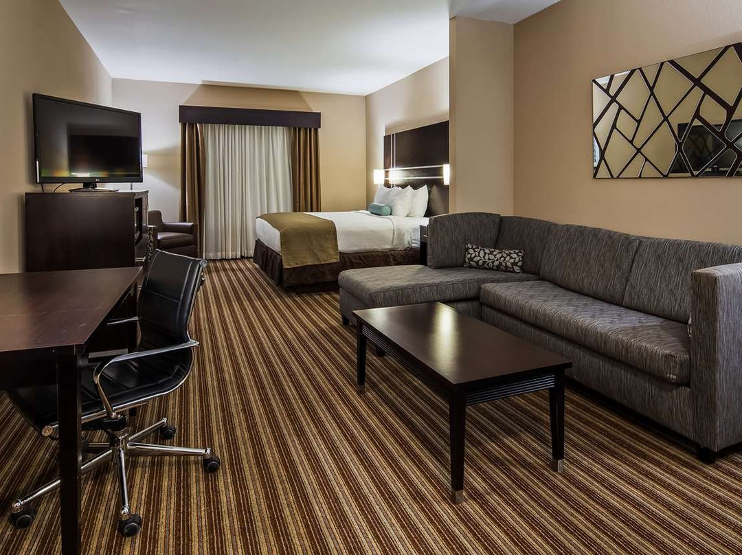 北奥德萨贝斯特韦斯特优质套房酒店主图