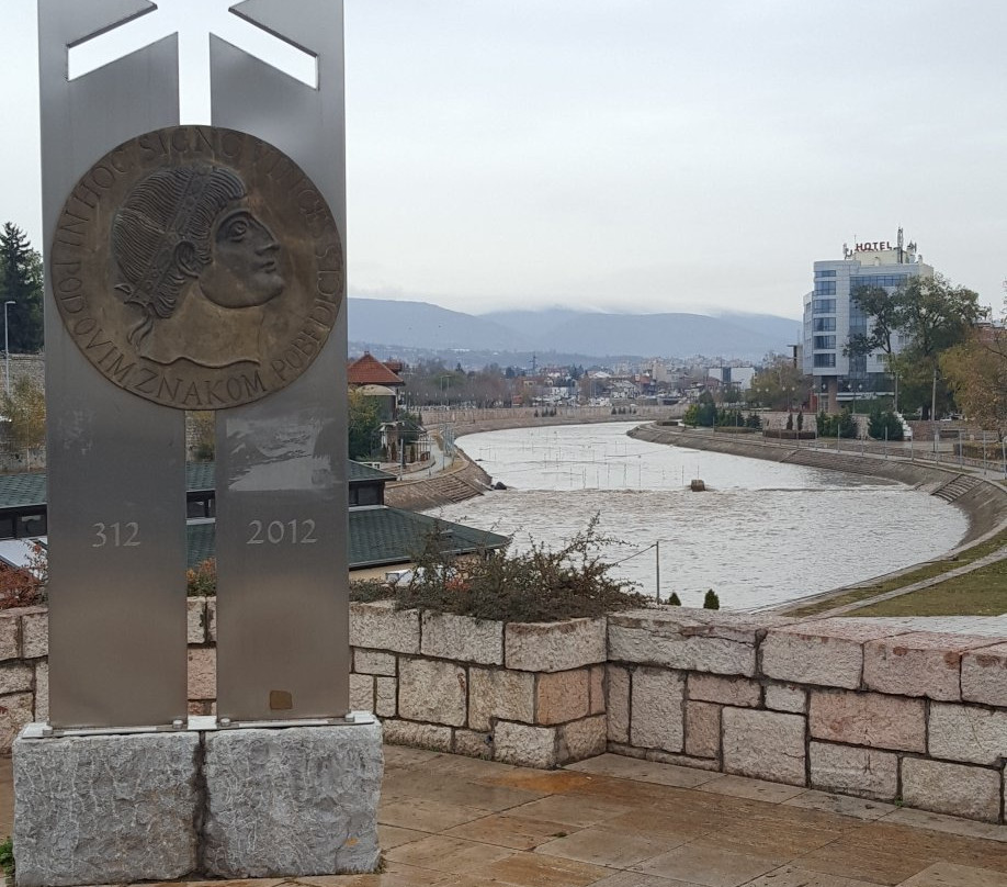 Christogram Monument-Nis必去景点