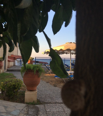 Ilyssion Beach Hotel主图