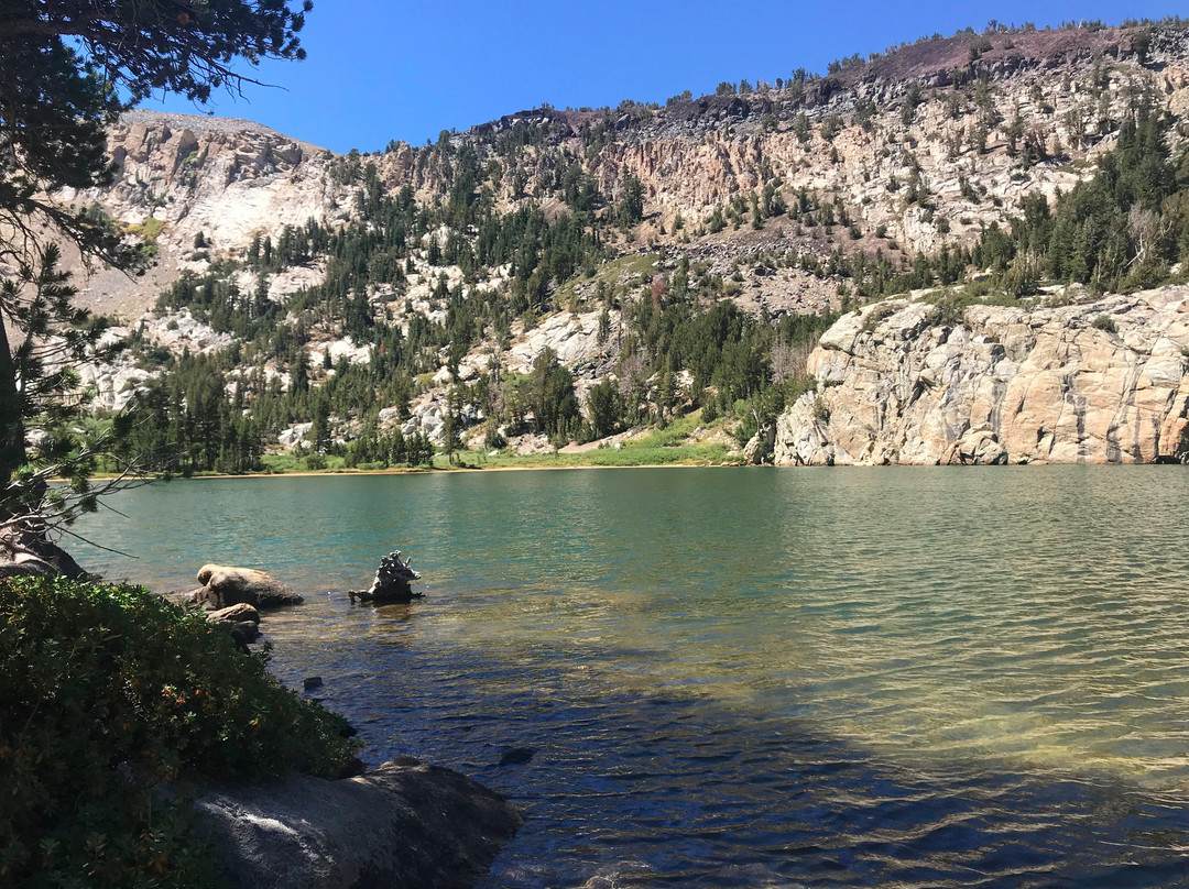 Crystal Lake trail景点图片
