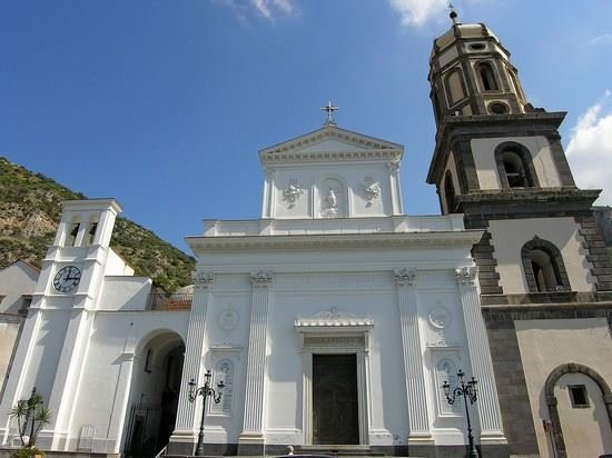 Basilica Santa Maria Del Lauro景点图片