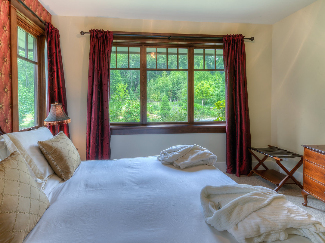 Country Bay Manor B&B主图