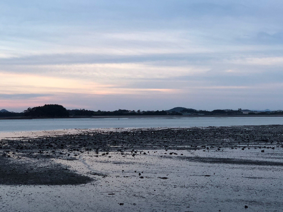 Muan Beach Hotel主图