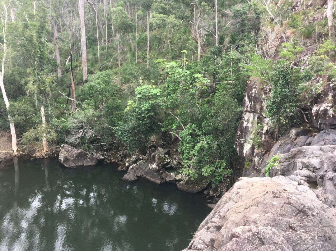 Cedar Creek Falls景点图片