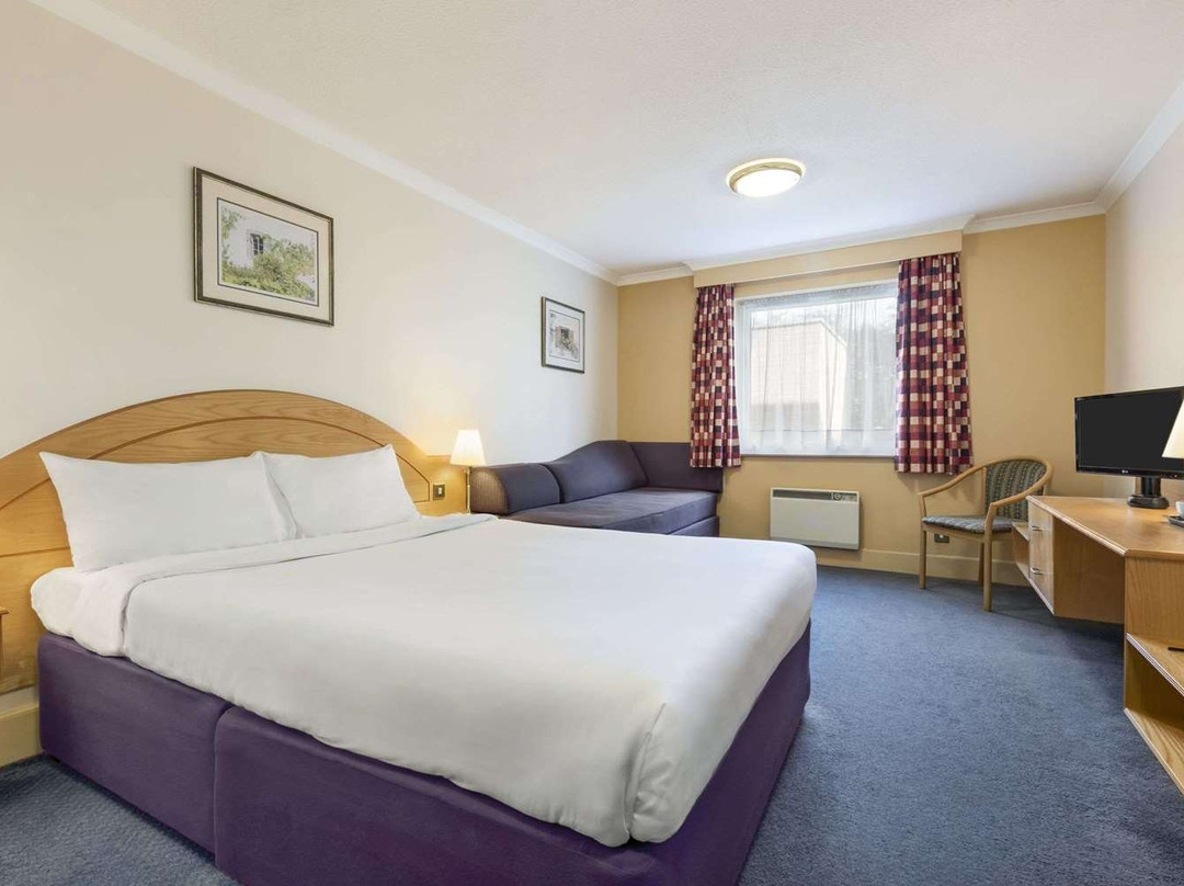 Days Inn by Wyndham Watford Gap主图