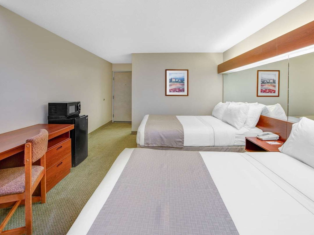 哈蒂斯堡麦克罗特客栈及套房酒店主图