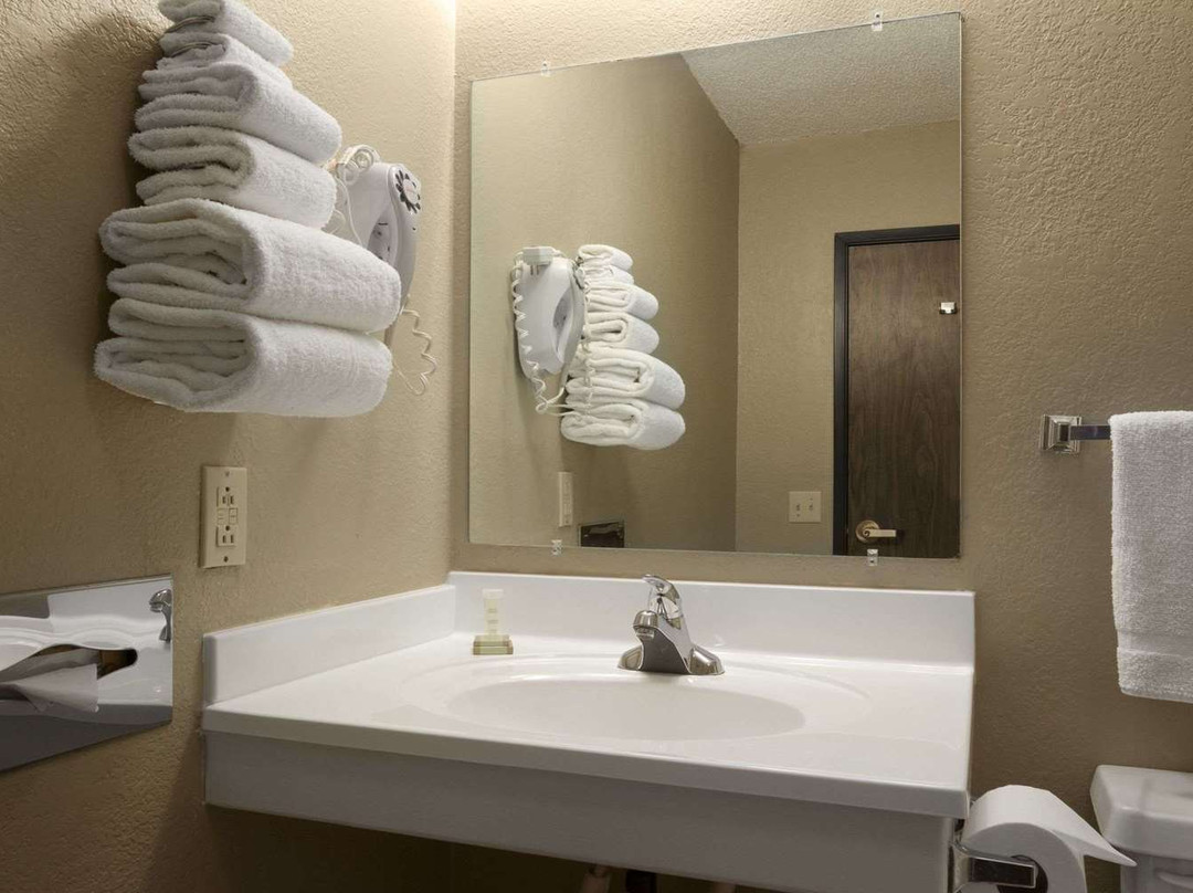 布莱克威尔速8酒店主图