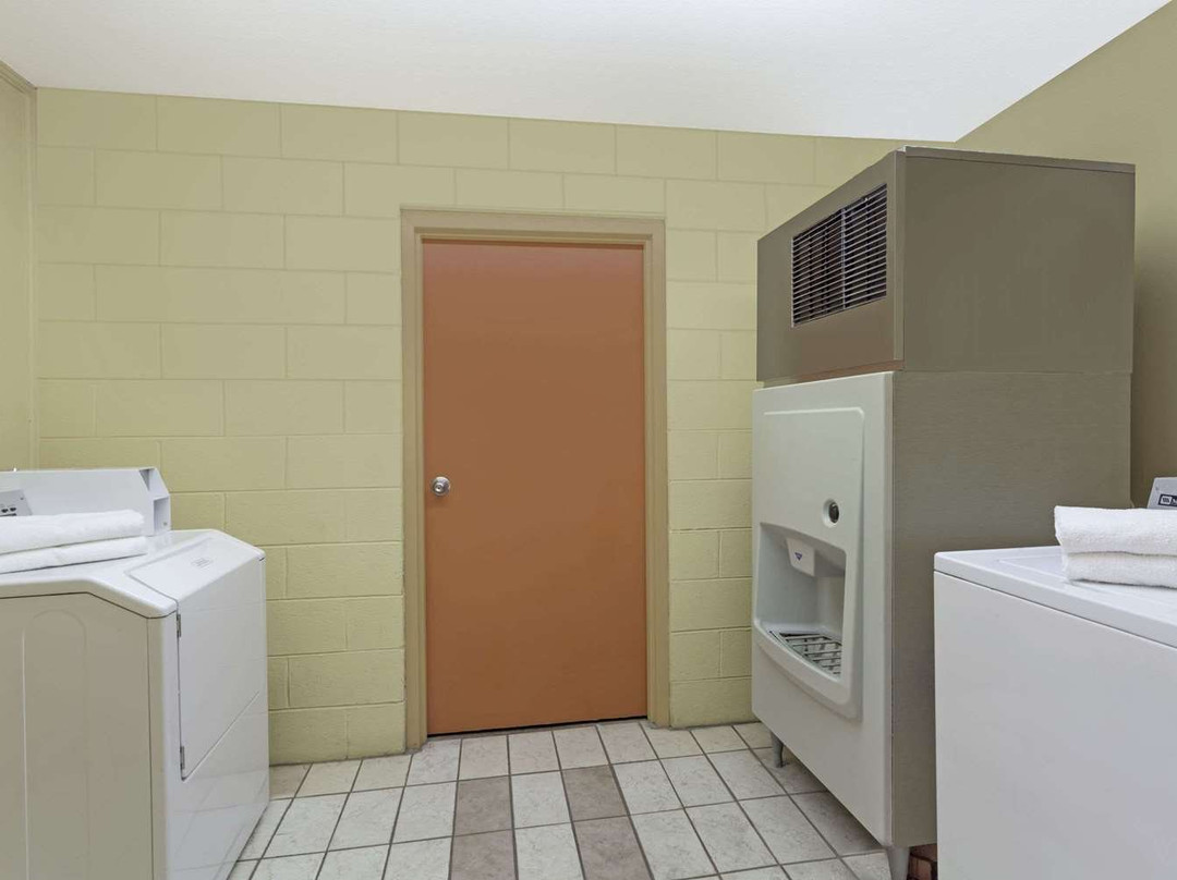 Days Inn by Wyndham Lenoir City主图