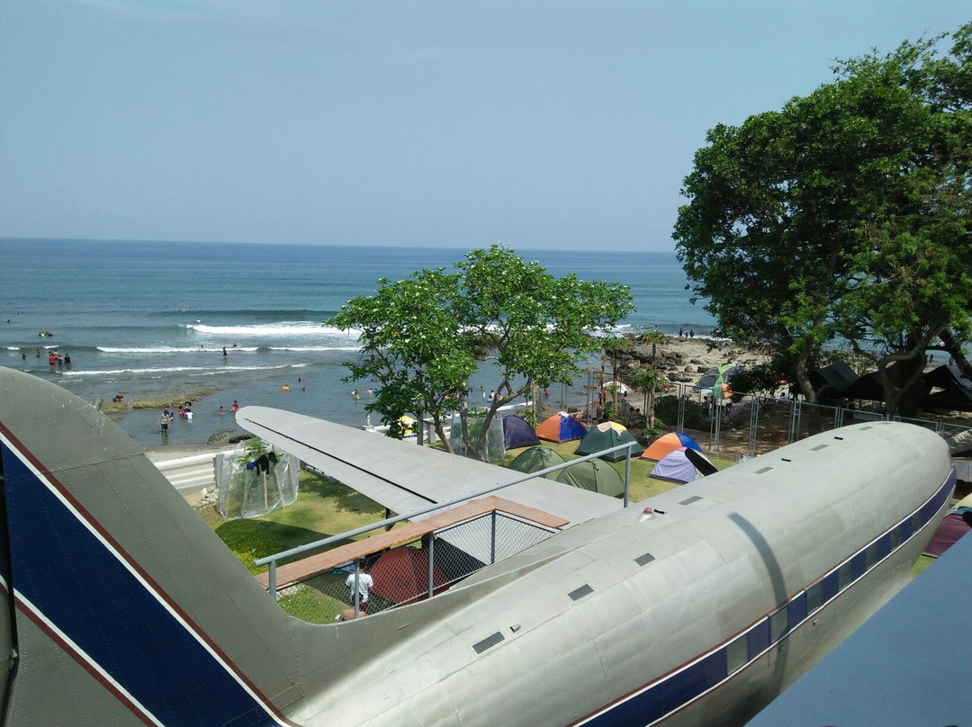 Charlie's Hangar Surf Hostel