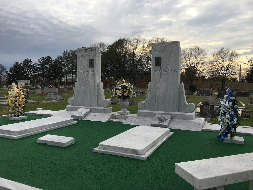 Hank Williams Memorial - Oakwood Annex Cemetery景点图片
