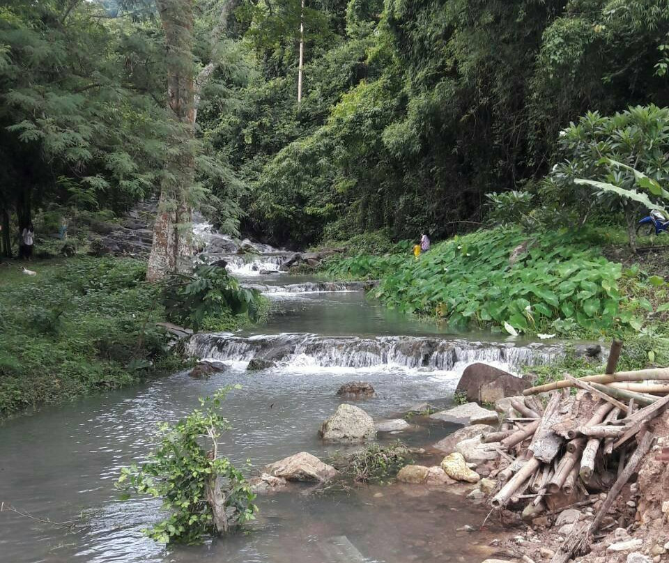 Namtok Lan Rak or Namtok Tat Hin Kong景点图片