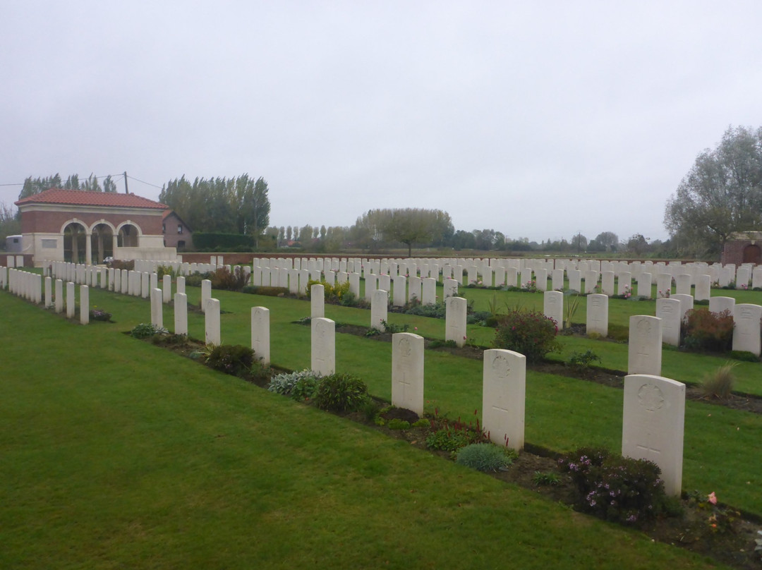 Rue Pettilon Military Cemetery景点图片