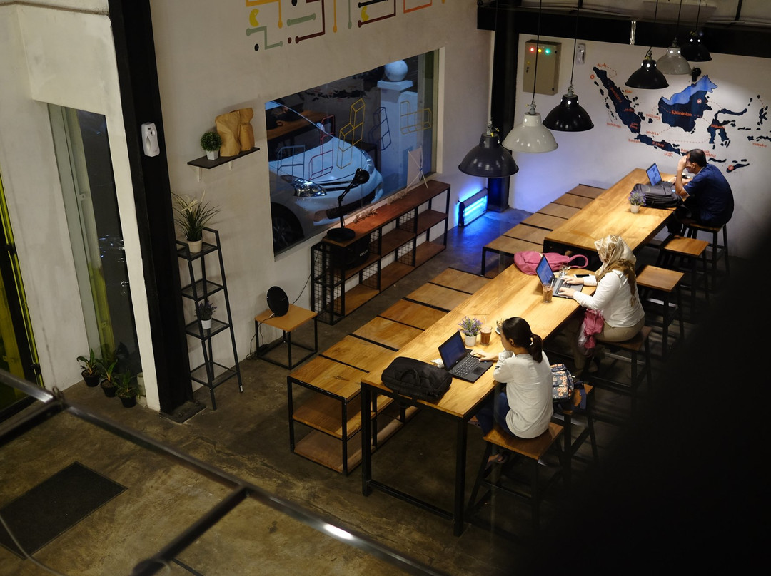 Throwback Coffee + Kitchen