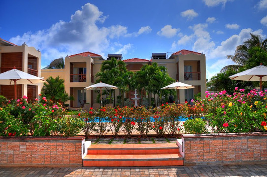 伯恩特别墅酒店主图