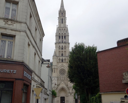 Basilique Notre-Dame-du-Saint-Cordon-瓦伦西安必去景点