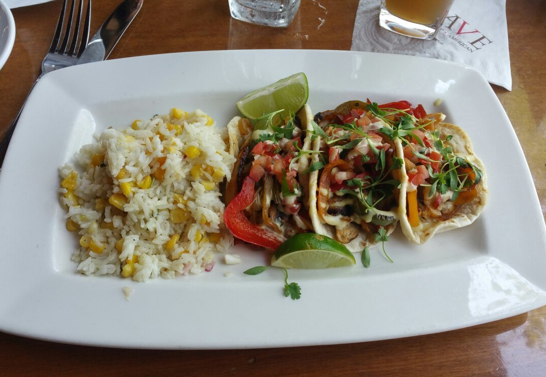 Edina餐馆和美食-CRAVE American Kitchen & Sushi Bar (The Galleria - Edina)