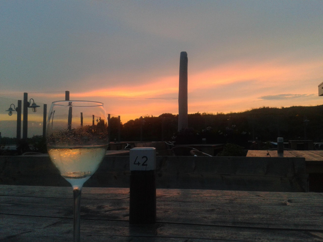 Schiermonnikoog餐馆和美食-Beachclub Noderstraun