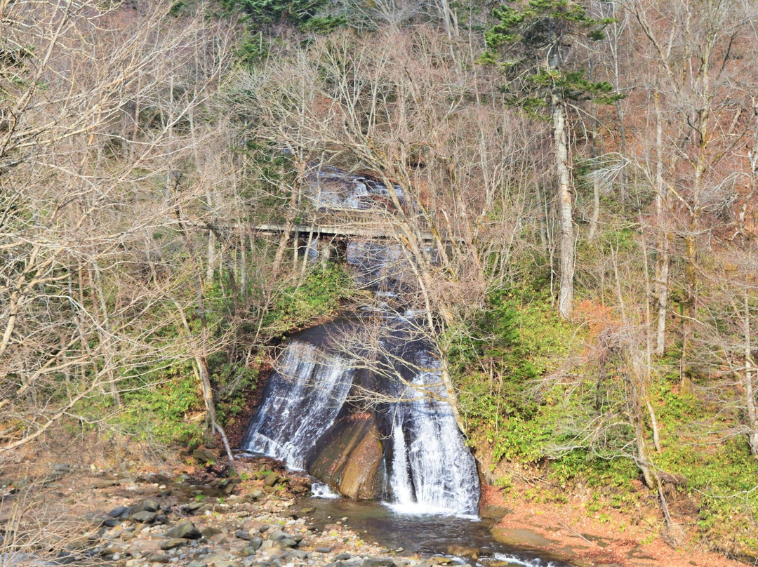 Rarumanai Waterfall景点图片
