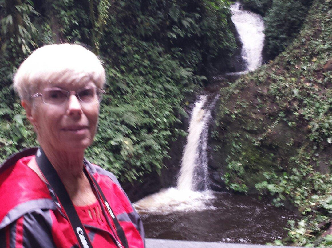 San Luis Waterfall景点图片