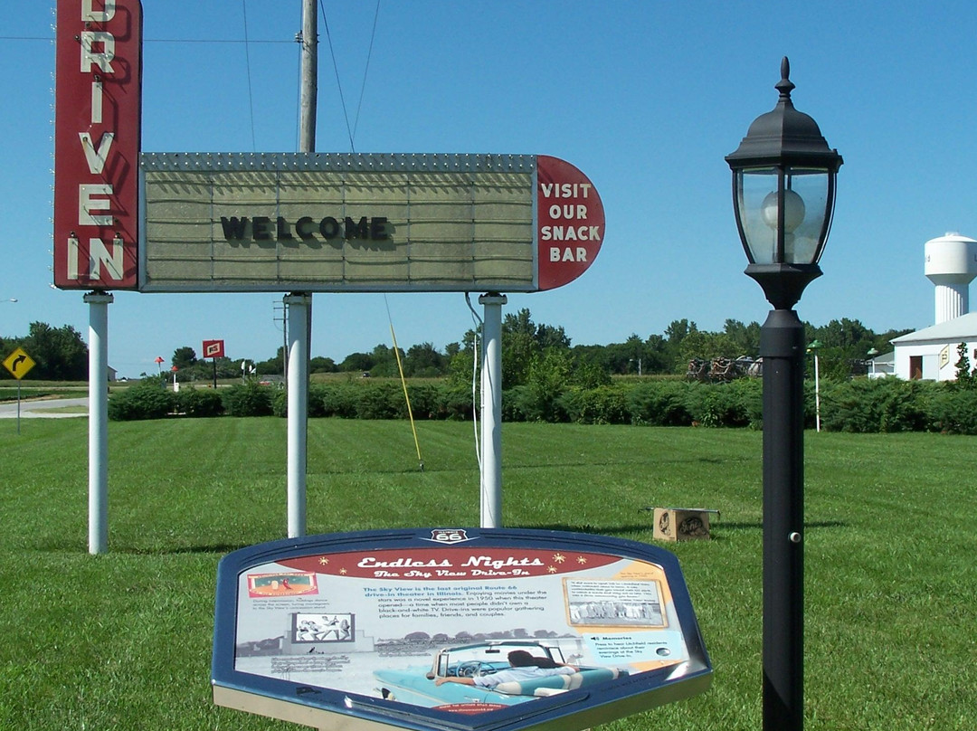 Sky View Drive In-Litchfield必去景点