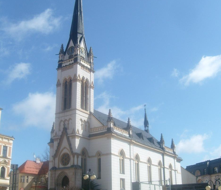 Kostel Cirkve Ceskoslovenske Husitske s Farou