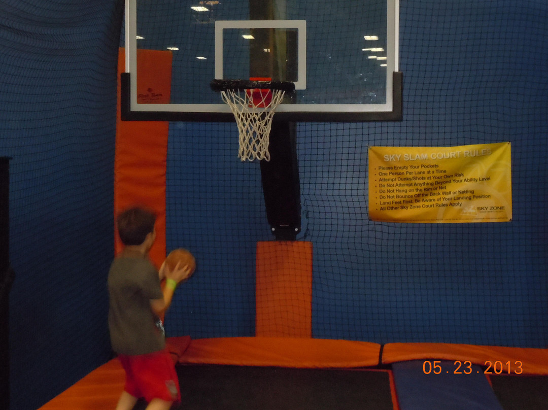 Sky Zone Trampoline Park-皮奥里亚必去景点