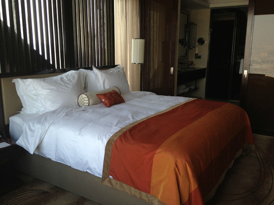 兰州皇冠假日酒店主图