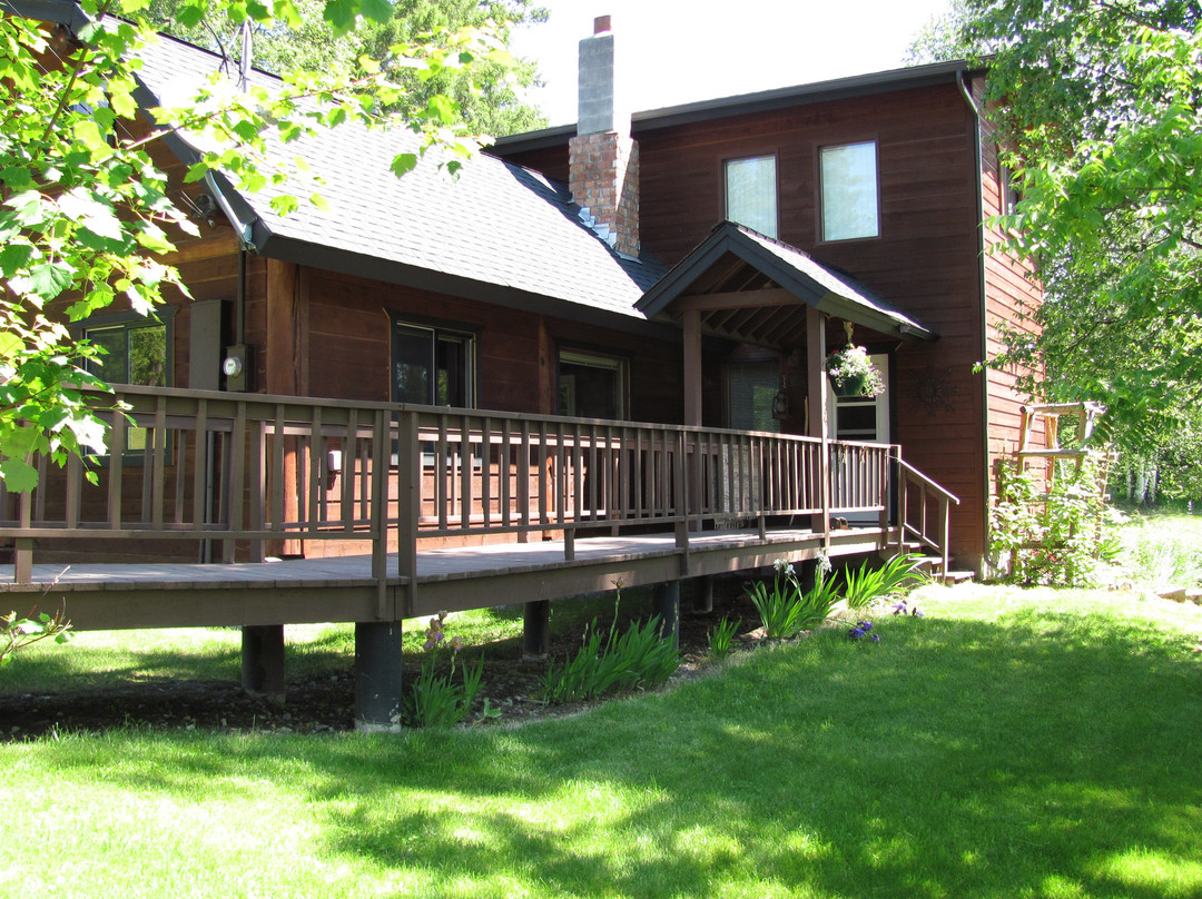 Polebridge酒店住宿-The Bailey's Bed 'n Bale