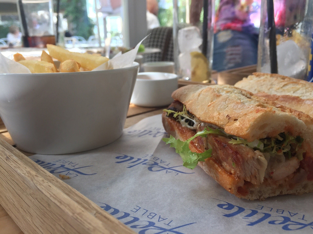 Dbayeh餐馆和美食-La petite table